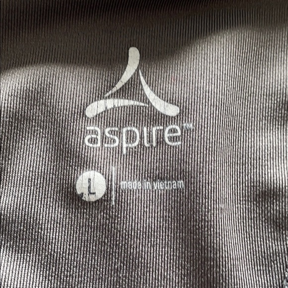 Aspire Razorback workout tank - Picture 5 of 7